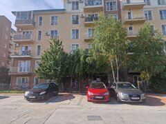 Cartier Cosmopolis, Stefanestii de Jos